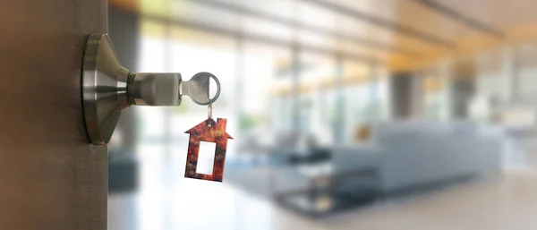 Öppen dörr hemma med nyckel i nyckelhålet, nytt bostadskoncept — Stockfoto