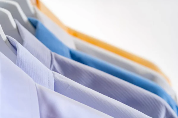 Close Men Dress Shirts Roupas Cabides Fundo Branco — Fotografia de Stock