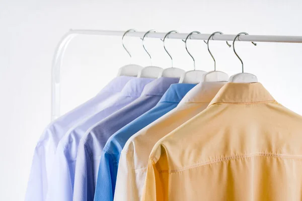 Close Men Dress Shirts Kleding Hangers Witte Achtergrond — Stockfoto