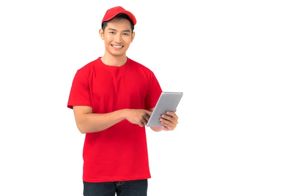 Hombre Sonriente Empleado Camiseta Blanco Gorra Roja Uniforme Pie Con — Foto de Stock