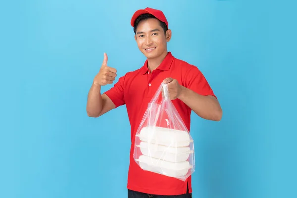 Hombre Reparto Sonriente Empleado Camisa Blanco Gorra Roja Uniforme Pie —  Fotos de Stock