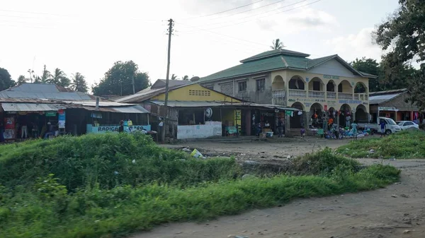 Mombasa, Kenya, Haziran 2018 - yaklaşık Kenya tipik streetlife