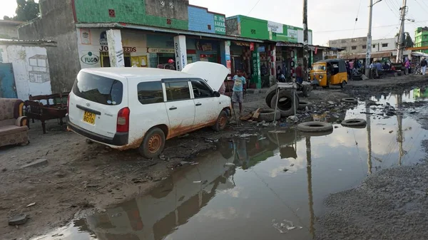 Mombasa, Kenya, Haziran 2018 - yaklaşık Kenya tipik streetlife
