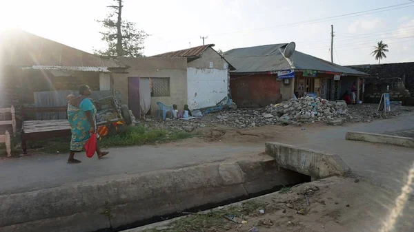Mombasa, Kenya, Haziran 2018 - yaklaşık Kenya tipik streetlife
