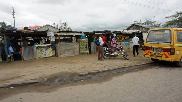 Mombasa, Kenya, Haziran 2018 - yaklaşık Kenya tipik streetlife