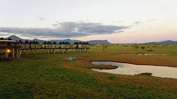 Voi, Kenya, Haziran 2018 - yaklaşık rahat Safari Lodges