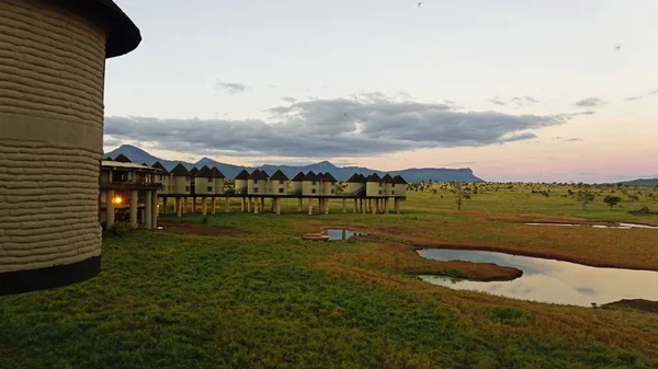 Voi, Kenya, Haziran 2018 - yaklaşık rahat Safari Lodges