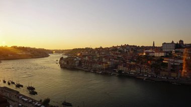 douro Nehri ile porto üzerinden günbatımı