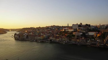 douro Nehri ile porto üzerinden günbatımı