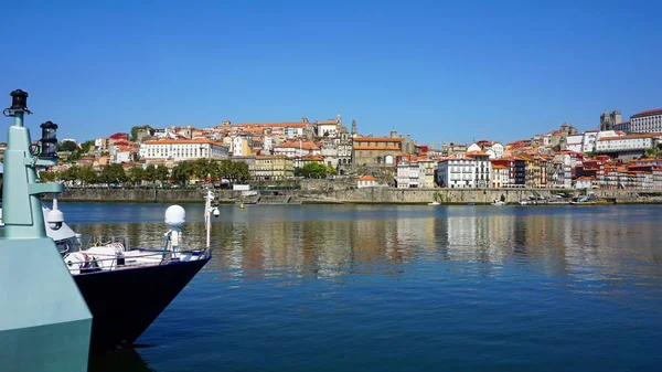 Τον Ποταμό Douro Στο Πόρτο Διάσημα Πολύχρωμα Σπίτια — Φωτογραφία Αρχείου