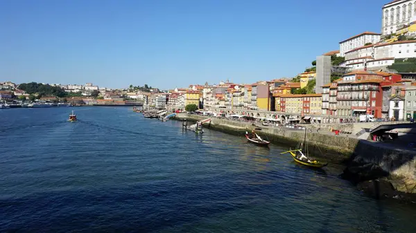 Τον Ποταμό Douro Στο Πόρτο Διάσημα Πολύχρωμα Σπίτια — Φωτογραφία Αρχείου