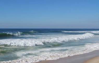 fouradouro Beach sonbahar sırasında ağır dalgalar