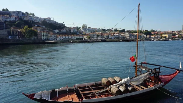 Barcos Coloridos Tradicionales Río Douro Porto —  Fotos de Stock