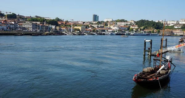 Tradiční Barevné Lodě Řece Douro Porto — Stock fotografie