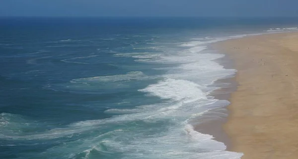 Strandlinjen Små Turist Byn Nazaré Portugal — Stockfoto