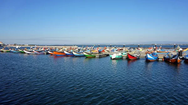 ポルトガルのアヴェイロの港で伝統的なフィッシャー ボート — ストック写真