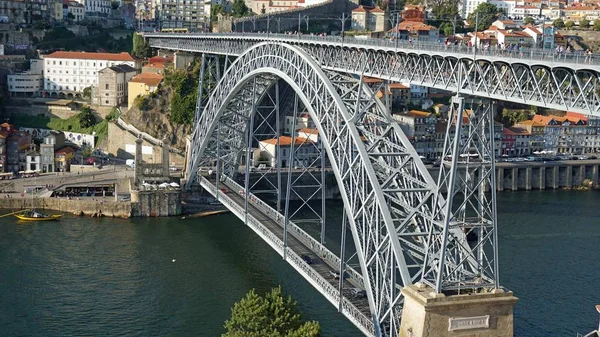 Natursköna Stadsbilden Portugisiska Staden Porto Med Floden Douro Och Bro — Stockfoto