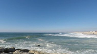 Portekiz Atlantik sahil dokunmadan ağır dalgalar