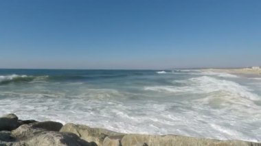 Portekiz Atlantik sahil dokunmadan ağır dalgalar