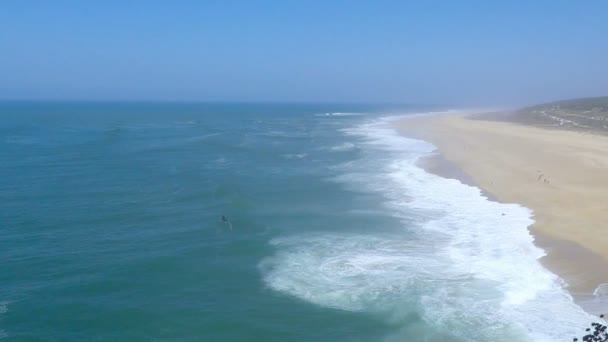 Nazaré Portugalia Około Października 2018 Wzburzone Fale Dotykając Beach — Wideo stockowe