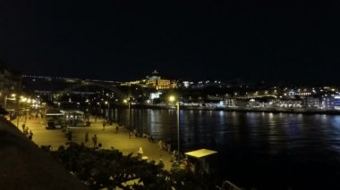 Porto, Portekiz - Ekim 2018 yaklaşık: douro nehir gece