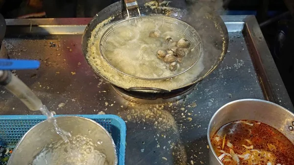 アジア市場から新鮮な屋台の食べ物 — ストック写真