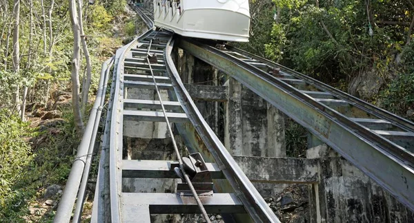 Linbanan sätt till Phra Nakhon Khiri berg, Phetchaburi Thailand — Stockfoto