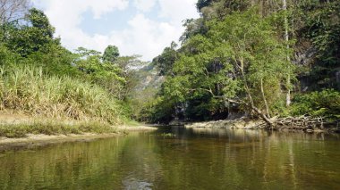 Tayland sok Nehri'nde rafting turu