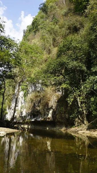 Passeio de rafting no rio sok na Tailândia — Fotografia de Stock