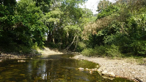 Passeio de rafting no rio sok na Tailândia — Fotografia de Stock