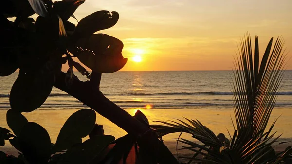 Coucher de soleil romantique en Thaïlande khao lak — Photo