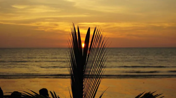 Coucher de soleil romantique en Thaïlande khao lak — Photo