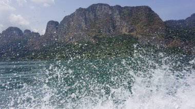 khao sok chiao lan gölde tropikal peyzaj