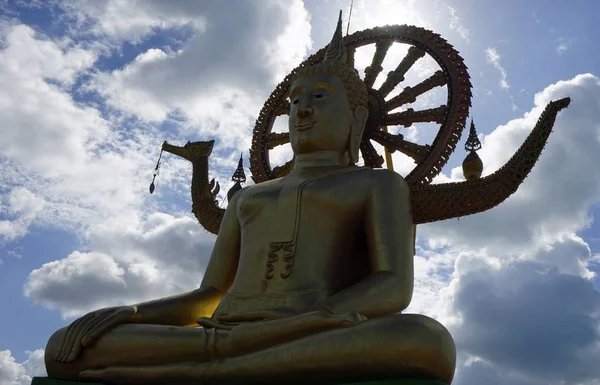 Grande statue de bouddha sur koh samui — Photo