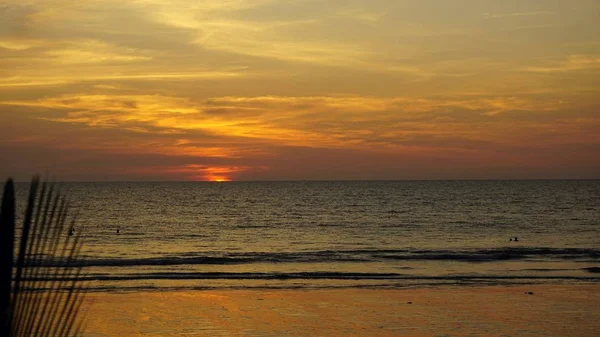 Romatic sunset in khao lak thailand — Stock fotografie