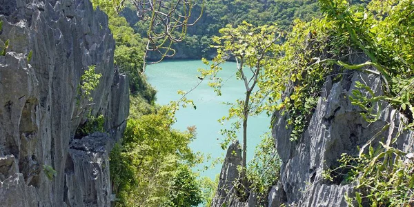 Ko mae ko esmeralda lago de agua salada — Foto de Stock