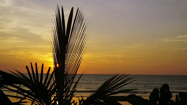 Coucher de soleil romantique en Thaïlande khao lak — Photo