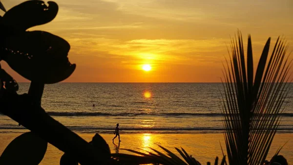 Coucher de soleil romantique en Thaïlande khao lak — Photo