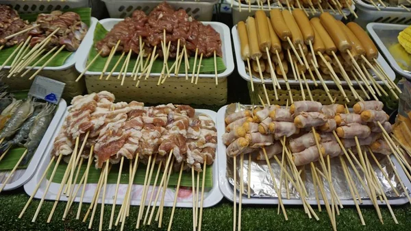 Comida fresca de rua do mercado asiático — Fotografia de Stock