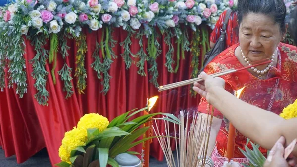 Hua hin, Tailândia, por volta de fevereiro 2019 - as pessoas locais celebram o ano novo chinês — Fotografia de Stock