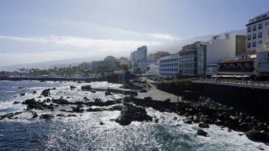 Puerto de la Cruz vahşi Atlantik Sahili