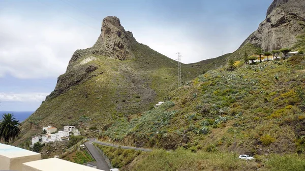 Anaga dağlarda Curvy serpantin yollar — Stok fotoğraf