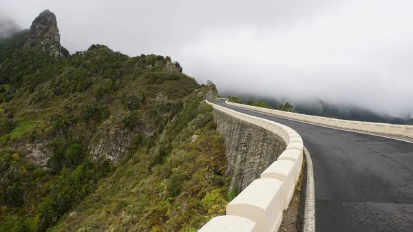 Strade sinuose a serpentina in montagna anaga — Foto Stock