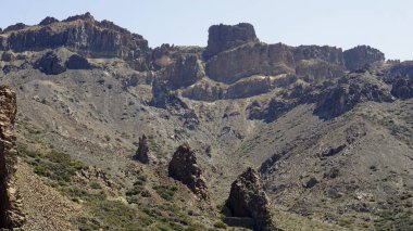Teide parkta büyük kaya oluşumları 