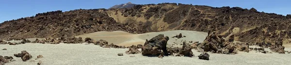 Paesaggio vulcanico grezzo sul vulcano teide — Foto Stock
