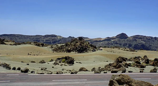 Paesaggio vulcanico grezzo sul vulcano teide — Foto Stock