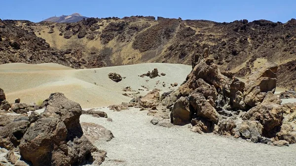 Paesaggio vulcanico grezzo sul vulcano teide — Foto Stock