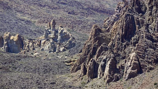 Teide parkta büyük kaya oluşumları — Stok fotoğraf