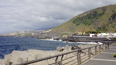 tenerife adasında garachico küçük bir köy