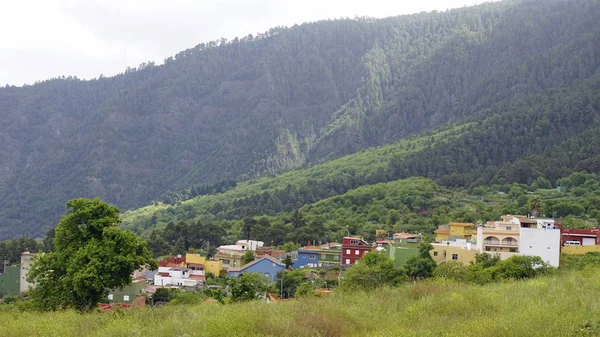 Piccolo villaggio sul vulcano teide — Foto Stock